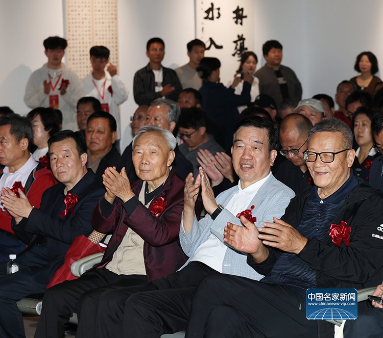 1-2509261R442632.jpg